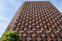 Ngôi nhà cực độc ở Hà Nội khiến báo ngoại sững sờ