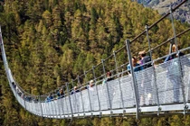 Cầu treo đi bộ dài nhất thế giới mở cửa đón du khách