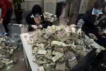 Ngân hàng tiết lộ những chuyện gửi tiết kiệm kỳ dị bậc nhất