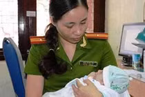 Xót xa bé 20 ngày tuổi suýt bị bán sang TQ ở Quảng Ninh