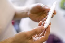 Lỡ có thai với một người nhưng lại trót yêu người khác, tôi phải làm sao?