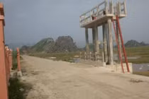 Thiếu nữ 15 tuổi bị thanh niên lạ giở trò đồi bại