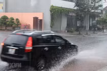 Bắc Bộ, Trung Bộ, Hà Nội: Mưa dông có khả năng sét, tố, gió giật mạnh