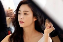 Lý do bà bầu Kim Tae Hee vẫn được khen trẻ xinh ở tuổi 39