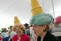 Mãn nhãn những kiểu mũ hình thù kỳ dị