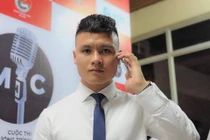 Hình ảnh diện sơ mi “đóng thùng” cực lịch lãm, chuẩn soái ca của Quang Hải 