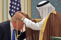 Tiết lộ những món quà bất ngờ các nhà lãnh đạo thế giới tặng ông Trump