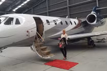 Cuộc sống vương giả khó tin của osin nhà đại gia