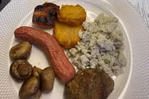 Suất ăn khoang hạng nhất bị “chê dở”, hãng bay phải xin lỗi