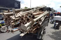 Khiếp đảm xe chở hàng kiểu “giết người” ở TP HCM