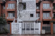 Nhà đẹp trắng tinh khôi ở Hà Nội gây ấn tượng trên báo Mỹ