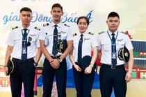 Nữ cơ phó 9x xinh đẹp hé lộ cơ mật sau những chuyến bay