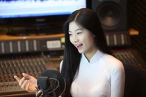 Bên trong tà áo dài của nữ sinh y như túi thần kỳ Doremon