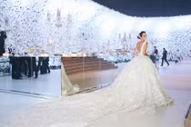 Đại gia cưới vợ, tung 21 tỷ mua hoa trang trí