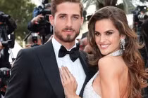 Thủ môn tuyển Đức cầu hôn thiên thần nội y sau thất bại World Cup 