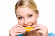 Video: Ăn cam kiểu này chẳng khác nào uống thuốc độc 