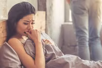 Thấy vợ quyến rũ bước ra từ phòng tắm, chồng lồng lộn như thú dữ 