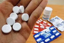 Mẹ Việt nên mua những loại thuốc nào tích sẵn cho ngày Tết?