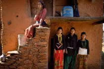 Những chu kỳ kinh nguyệt đầy tủi nhục của phụ nữ Nepal