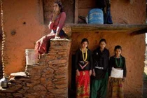 Những chu kỳ kinh nguyệt đầy tủi nhục của phụ nữ Nepal
