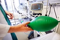 Video: Máy thở cho bệnh nhân COVID-19 hoạt động như thế nào? 