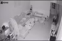 Video: Tên trộm đeo găng tay, khẩu trang, trùm chăn đột nhập nhà dân 