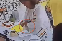 Nữ quái trộm iPhone 6 trước mặt nhân viên không ai hay