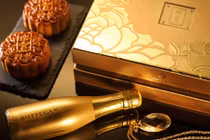 Những hộp bánh trung thu mạ vàng chỉ đại gia dám mua