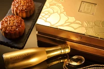 Những hộp bánh trung thu mạ vàng chỉ đại gia dám mua