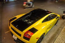 Siêu xe hàng hiếm của VN xuất hiện trên báo Tây