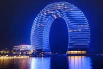 Khách sạn hình bánh rán cực kỳ xa xỉ