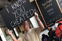 Phát hiện bị người yêu “cắm sừng”, chàng trai ra sân bay làm điều kinh ngạc