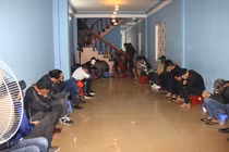 Phá ổ bạc tại gia, thu giữ 2 ô tô cùng hàng chục triệu đồng