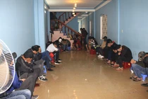 Phá ổ bạc tại gia, thu giữ 2 ô tô cùng hàng chục triệu đồng