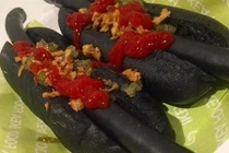 Rớt nước miếng món bánh mỳ làm từ than củi 