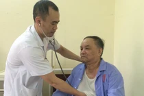 Lần đầu tiên đặt cùng lúc 6 stent mạch vành cho người bệnh