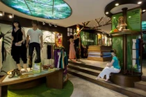 Cửa hàng thời trang Việt xuất hiện đầy ấn tượng trên báo Anh