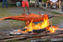 Hãi hùng món cá sấu nướng nguyên con ở Phillippines