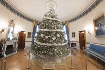Xem phu nhân Tổng thống Obama trang trí Nhà Trắng dịp Noel