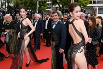 Những pha “lộ hàng” hớ hênh trên thảm đỏ Cannes