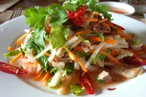 Cách làm 3 món tuyệt ngon từ ngó sen đang vào mùa