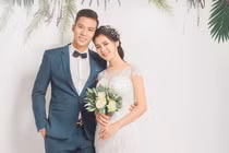 Vợ xinh đẹp của Quế Ngọc Hải sở hữu gu thời trang sành điệu ra sao?