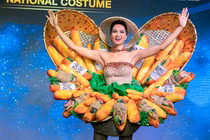 Những mẫu trang phục lạ của sao Việt gây tranh cãi trong năm 2018