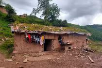 'Làng vách đá' ở Trung Quốc làm giàu nhờ lên mạng kể khổ