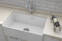 Mẹo vệ sinh bồn rửa bát cho mọi chất liệu sáng sạch như mới