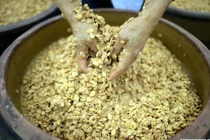 Đặc sản tương được chế biến như thế nào?