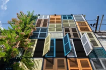 Nhà nhiều cửa sổ ở TP HCM nổi bật trên báo Tây 