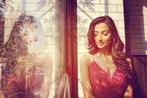 Soi gu thời trang của mỹ nhân “ẵm” giải Hoa hậu của các hoa hậu 2018