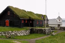 Những ngôi nhà mái cỏ xanh mướt hút hồn du khách