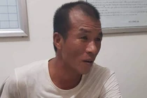 Chém hàng xóm rồi cầm dao khống chế ngăn nạn nhân đi cấp cứu